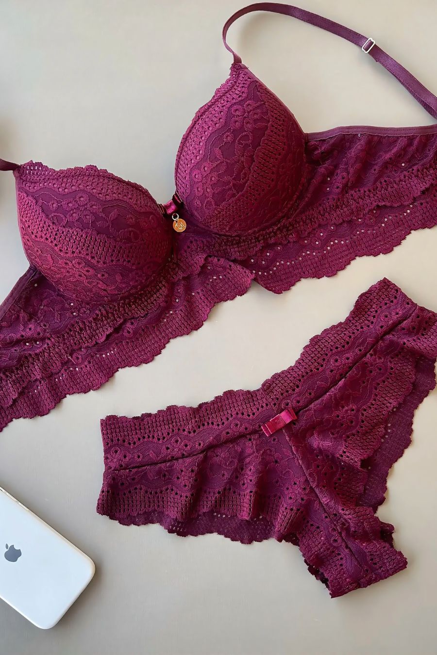 All-Lace Lingerie Set – Structured Underwire Bra with Layered Lace Band & Seamless-Style Lace Thong