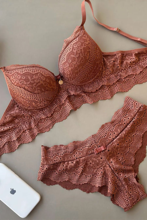 All-Lace Lingerie Set – Structured Underwire Bra with Layered Lace Band & Seamless-Style Lace Thong