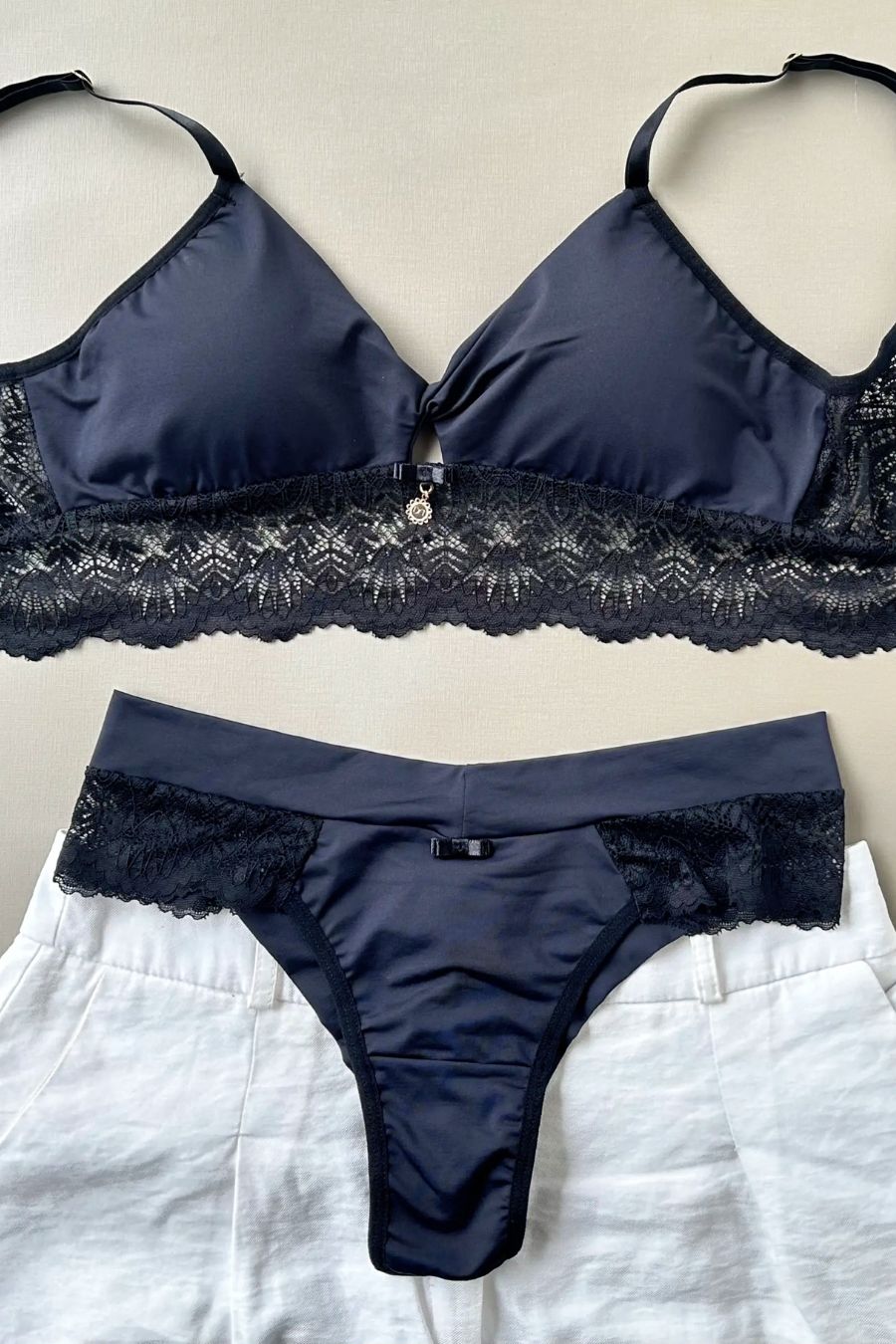 Lace & Microfiber Lingerie Set with Twisted Bra Detail