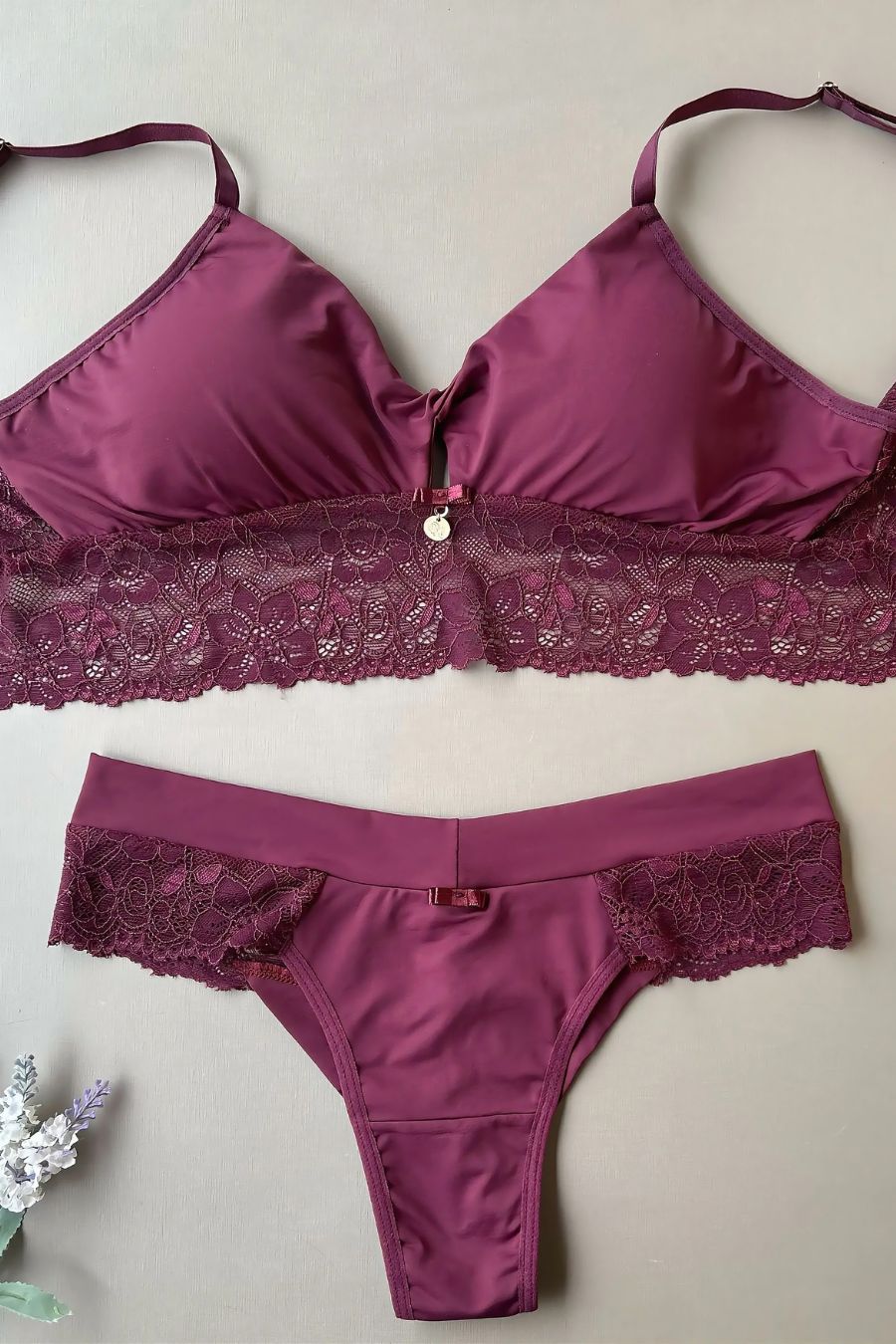 Lace & Microfiber Lingerie Set with Twisted Bra Detail